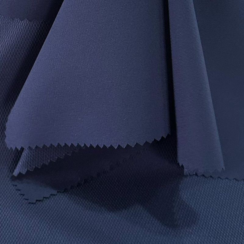 Tejido de estiramiento de cuatro vías con rejilla de diamantes 50D+20D*50D+20D/100D 140GSM 94% poliéster 6% spandex