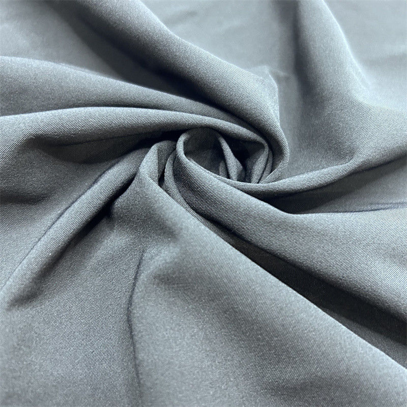 75D Tejido de poliéster reciclado de spandex mate 2/1 Twill de cuatro lados elástico 75D+40D*75D+40D Superficie delicada